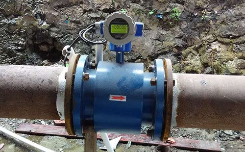 地下污水流量計(jì)現(xiàn)場安裝使用圖
